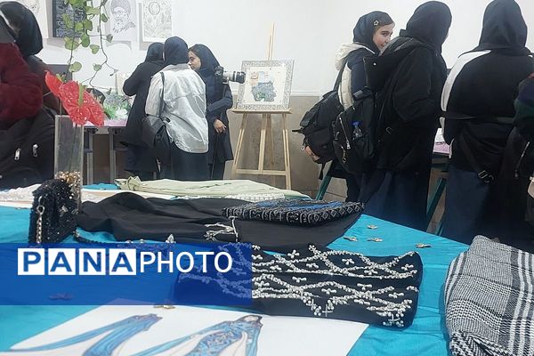 همدلی دانش‌آموزان، اولیاء و معلمان در جشن خلاقیت هنرستان کارآفرینان بهارستان دو