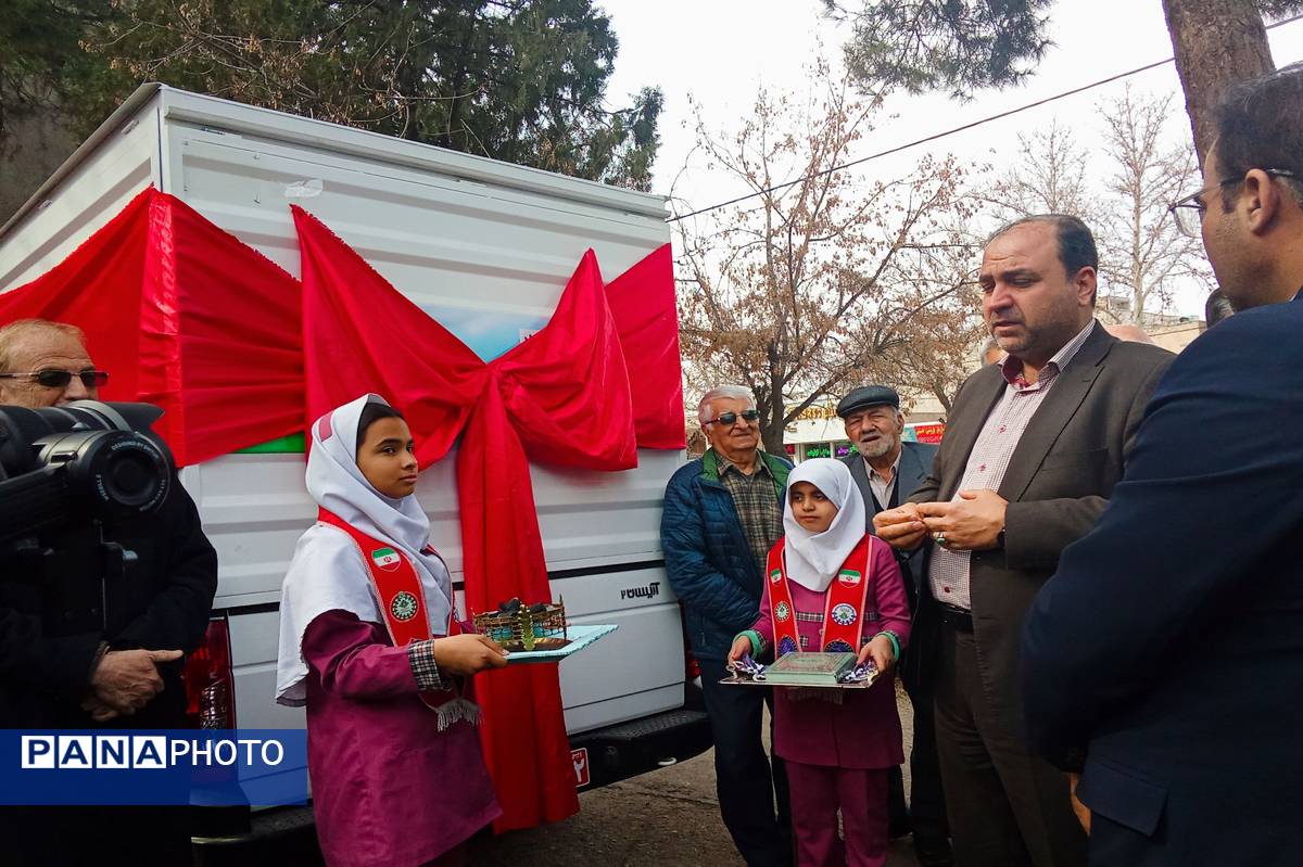 افتتاح کتابخانه سیار روستایی شماره۲ نیشابور باحضورپیشتازان سازمان دانش آموزی درمراسم