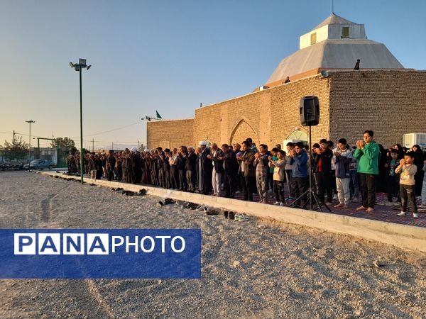 قرائت دعای باران و نماز جماعت در روستای دهنو خلیل آباد