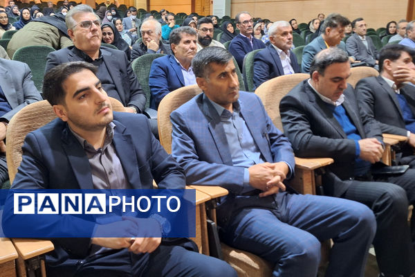 آیین تقدیر از انجمن‌های اولیا و مربیان برتر و تبیین فرآیند انتخابات شورای انجمن اولیا و مربیان ناحیه یک شیراز 