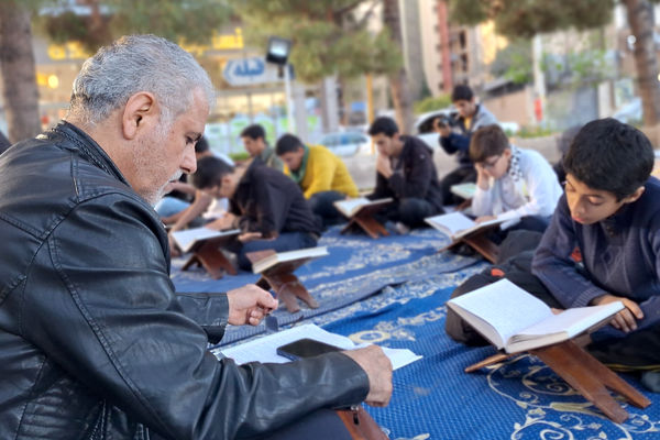 ضیافت قرآنی زیر چتر شکوفه های بهاری شیراز