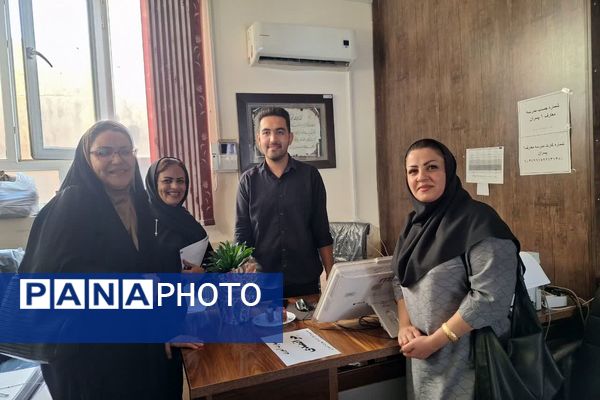 تقدیر و وداع اعضای انجمن اولیا و مربیان آموزشگاه معارف 6 از کادر آموزشگاه