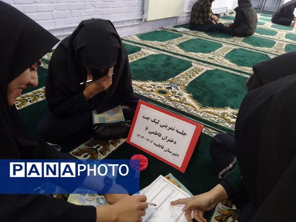 برگزاری ویژه برنامه هفته کتاب و کتابخوانی در دبیرستان دخترانه فاطمیه