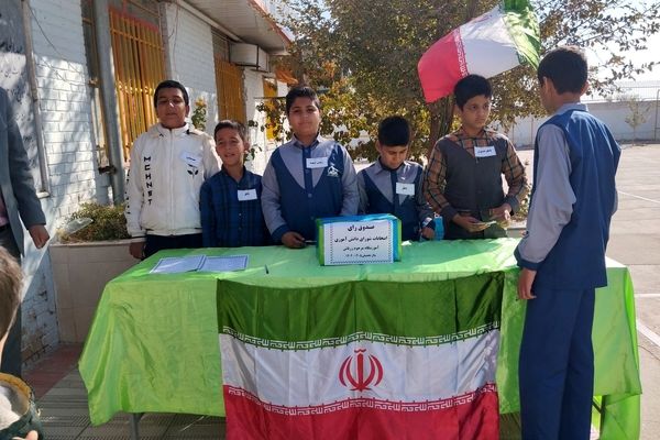 انتخابات شورای دانش آموزی در مدرسه زرتاش خلیل آباد