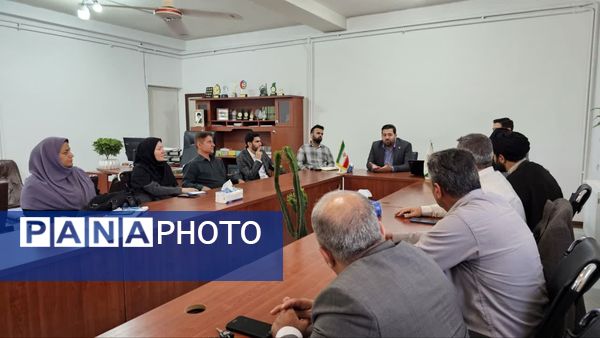 جلسه هماندیشی رئیس سازمان دانشآموزی استان با مدیران مدرسه
