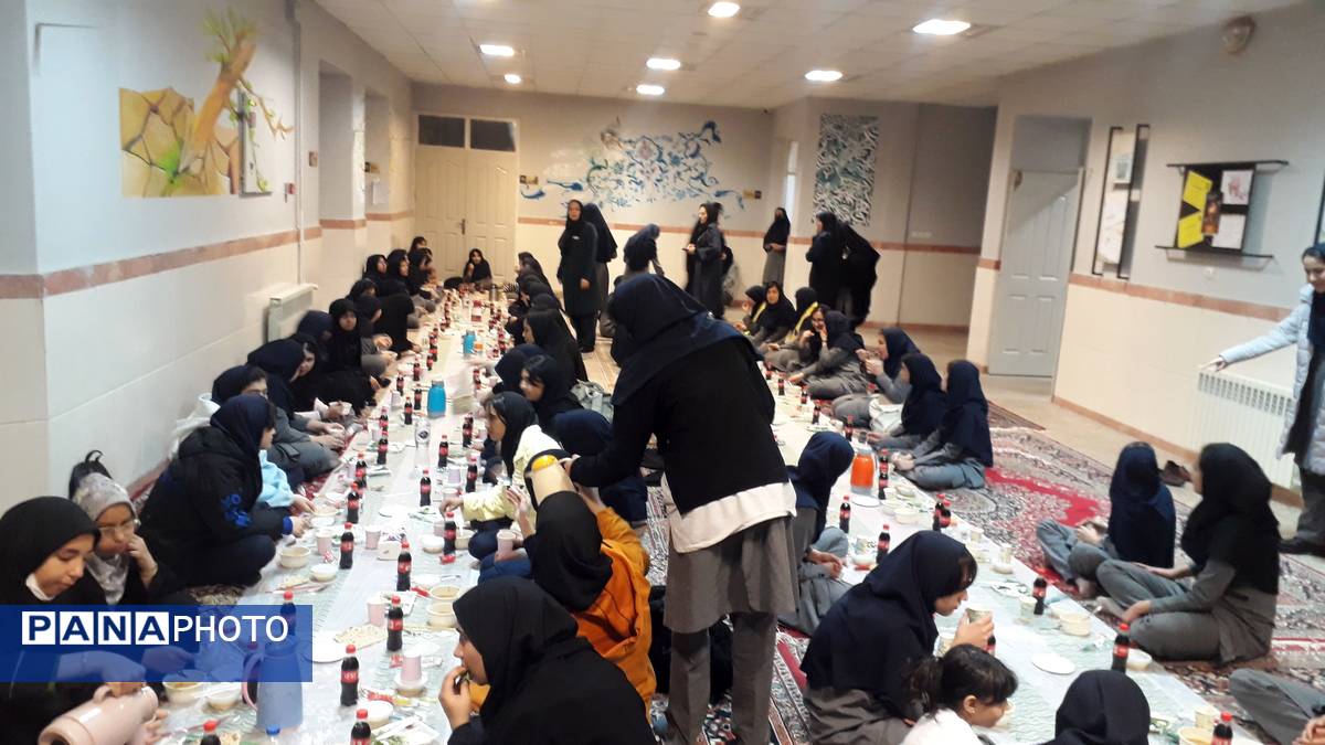 در روزهای پایانی ماه رمضان دانشآموزان پیشتاز میزبان سفره همدلی شدند