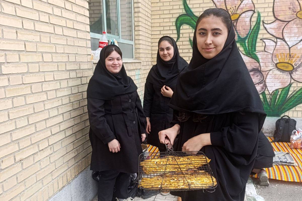 طبخ 250 کیلوگرم ماهی در هنرستان دخترانه خدیجه کبری (س) ناحیه ۴ تبریز