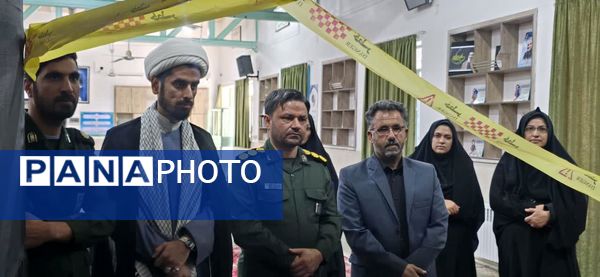 برگزاری نمایشگاه استکبارستیزی در دبیرستان نمونه حضرت معصومه(س) بافق