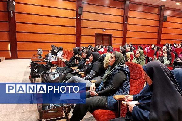 برگزاری کارگاه توانمندسازی مربیان پیش‌دبستانی در بهارستان‌۲