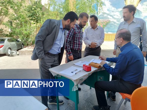 زیارت دسته جمعی معلمان در حریم قدس رضوی 