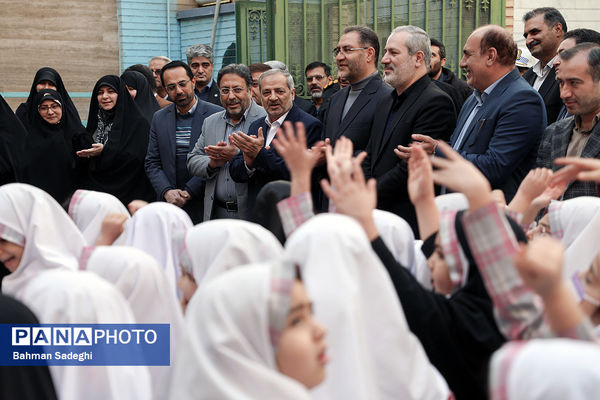 آیین تجهیز ۴۰۰۰ کتابخانه کلاسی با حضور وزیر آموزش و پرورش