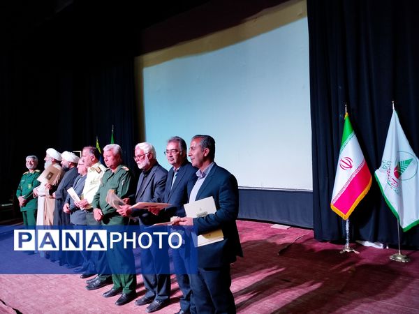 آیین تجلیل از کمیته های اجرایی دومین کنگره ملی شهید مدرس (ره) و ۱۲۲۲ شهید منطقه ترشیز کهن