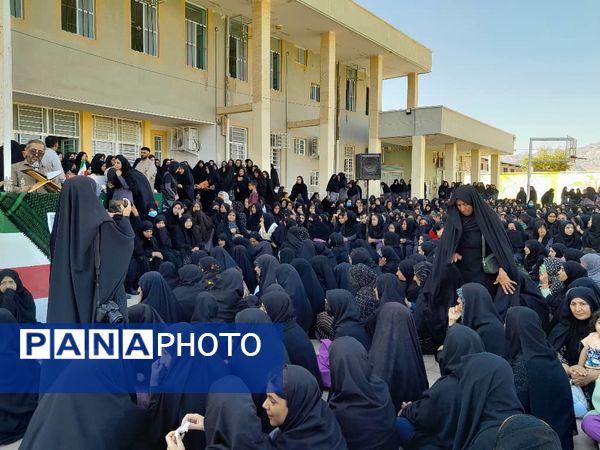 تشییع پیکر شهید گمنام بر دستان دانش‌آموزان هنرستان ابرار منوجان در ایام فاطمیه