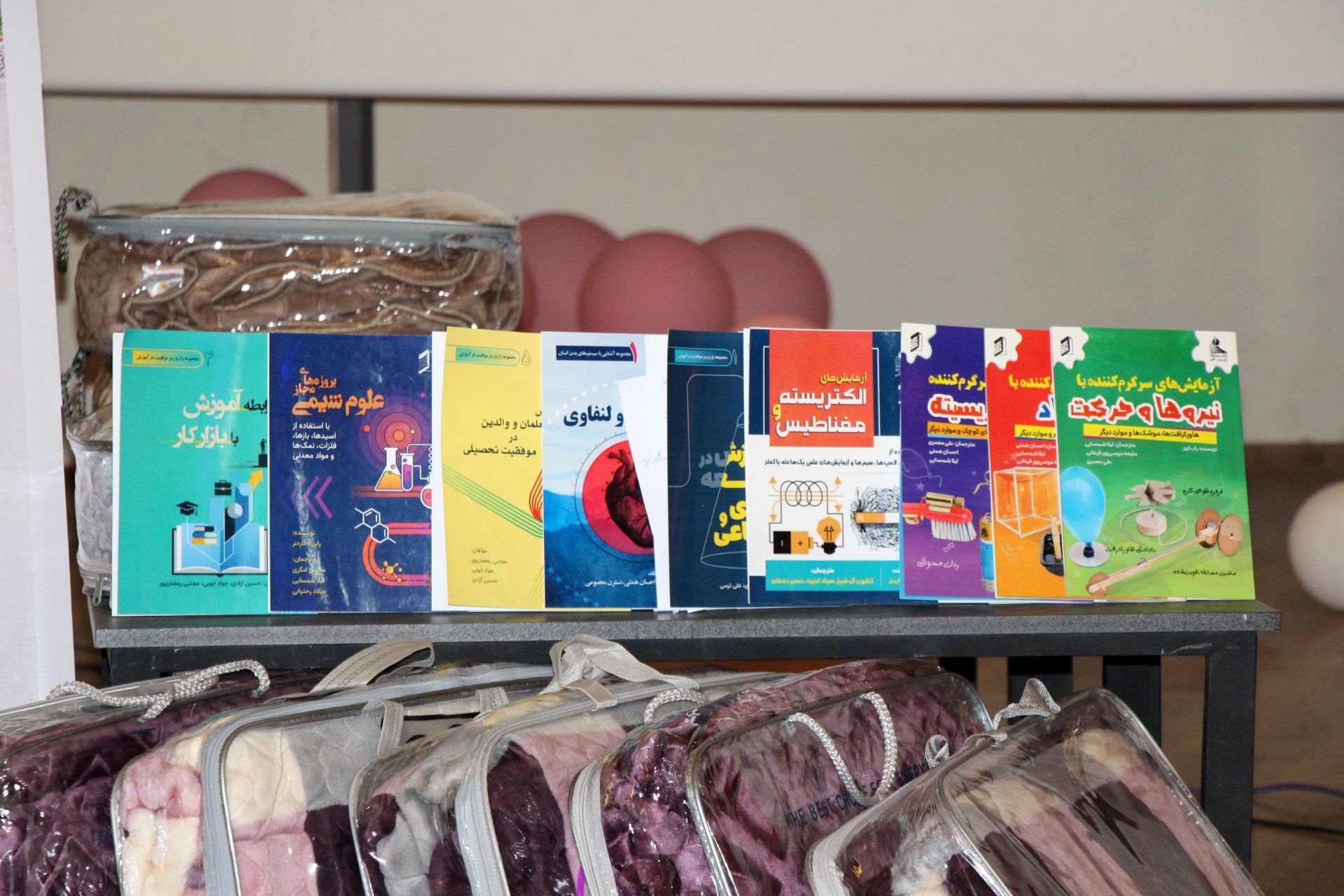 رونمایی از ۱۷ کتاب در حوزه آموزش و پژوهش با مشارکت ۵۱ نویسنده و پژوهنده شهرستان سملقان