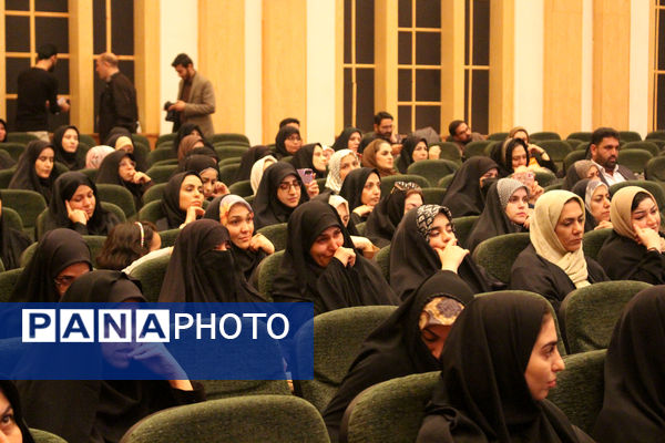 آیین تقدیر از برگزیدگان جشنواره سفیران سلامت استان قم