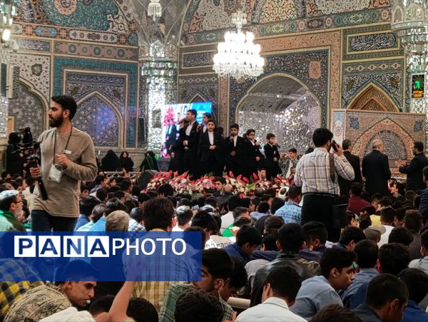 اجتماع 5 هزار نفری نوجوانان دانش آموز در حرم مطهر رضوی 