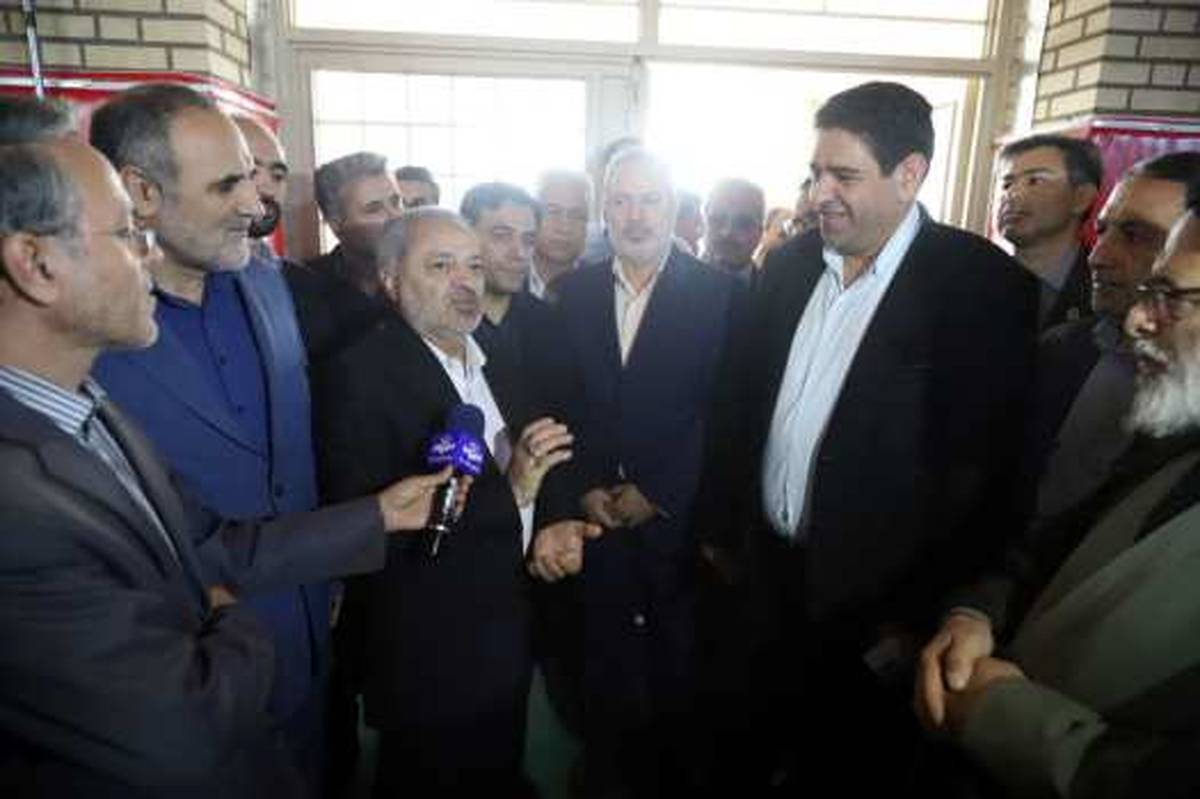 بازدید وزیر آموزش و پرورش از مدرسه شبانه‌روزی فرهنگ در روستای حصار