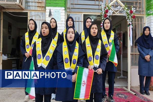 آغاز سال تحصیلی جدید و گرامیداشت هفته دفاع مقدس در دبیرستان شهید مجید دهنوی نیشابور