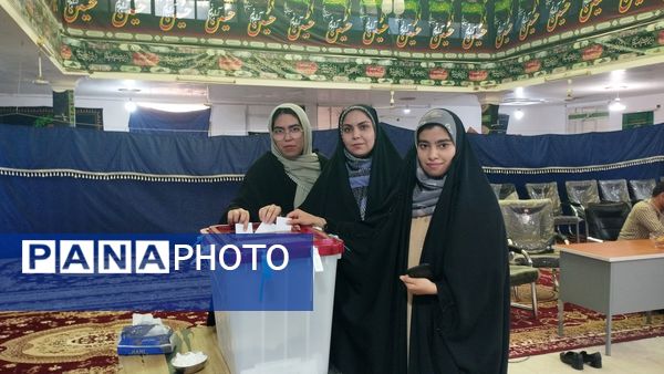 حضور پرشور مردم ولایتمدار شهرستان خلیل‌آباد در شعب اخذ رای 
