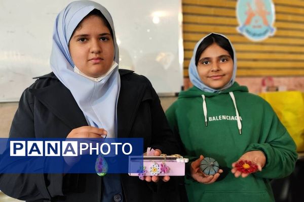 نمایشگاه کسب و کارهای دانش آموزی در دبستان حکمت نبوی ناحیه دو شهرری 