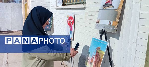 نمایشگاه پیشگیری از آسیب های اجتماعی در دبیرستان مادرمهربان خلیل آباد