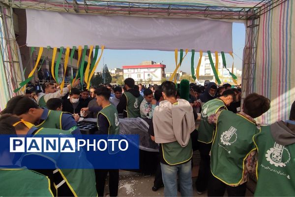 در اغنای دل‌ها هنرستان موفقیان اسلامشهر میزبان آیین فاطمیه و سفره احسان بانوی نور بود