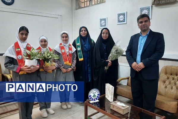 دیدار دانش آموزان پیشتاز پاکدشت با مدیرکل آموزش و پرورش شهرستانهای تهران