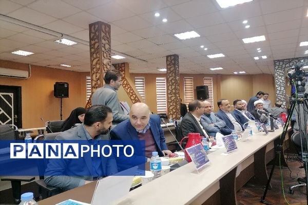 نشست مشترک اعضای کمیسیون آموزش و تحقیقات مجلس، مدیران آموزش و پررش استان خراسان رضوی و وزیر آموزش وپرورش در مشهد