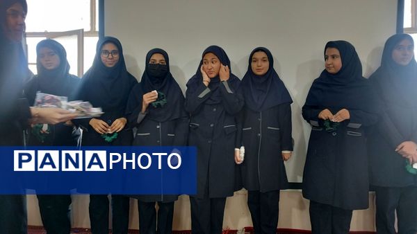  تقدیر از فعالین حجاب و عفاف در دبیرستان شاهد تکتم