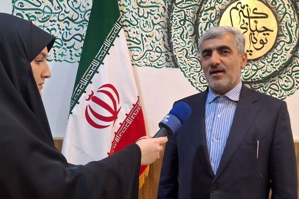 معلم باید خود یک الگوی عملی و رفتاری باشد
