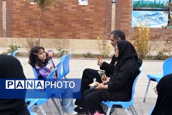 جلوه‌هایی از یادواره شهدا در دبستان استثنایی باغچه‌بان قم