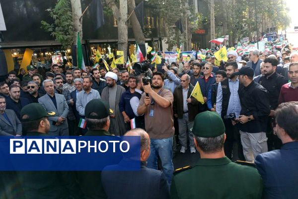 حضور پرشور دختران و پسران شهریار در روز استکبار ستیزی