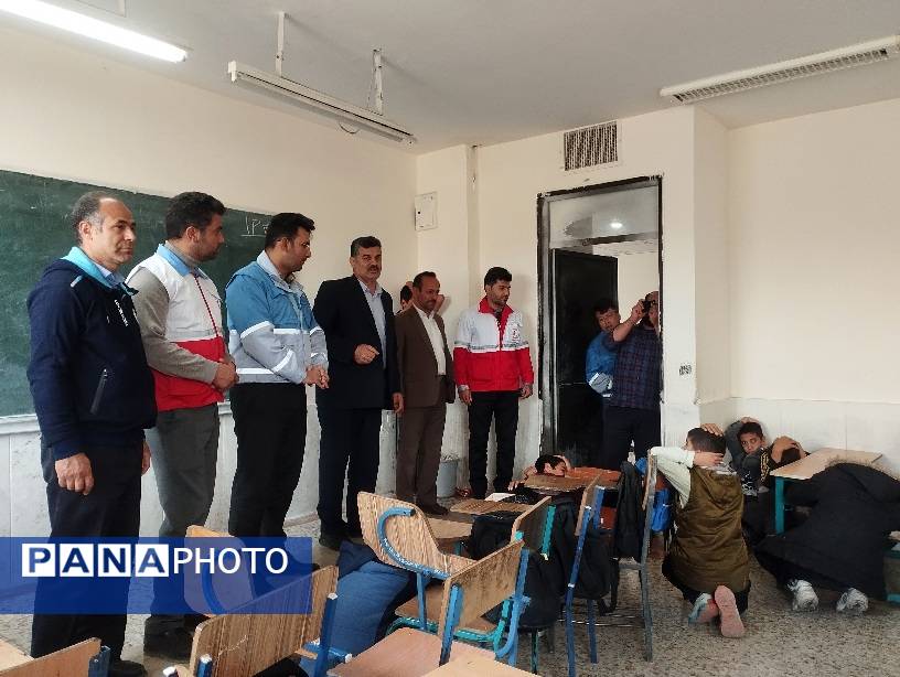 مانور زلزله در دبیرستان شهید مراتی خانلق