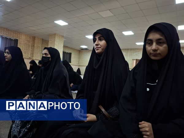 مراسم بدرقه دانش‌آموزان دختر مدارس شهرستان ملارد به مناطق عملیاتی جنوب کشور 
