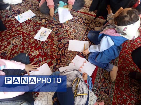 برپایی غرفه کودک در نماز جمعه کاشمر