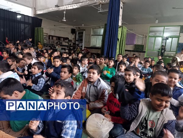 مسجد حسین‌بن‌علی (ع) میزبان لبخند دانش‌آموزان در جشن میلاد دو امام