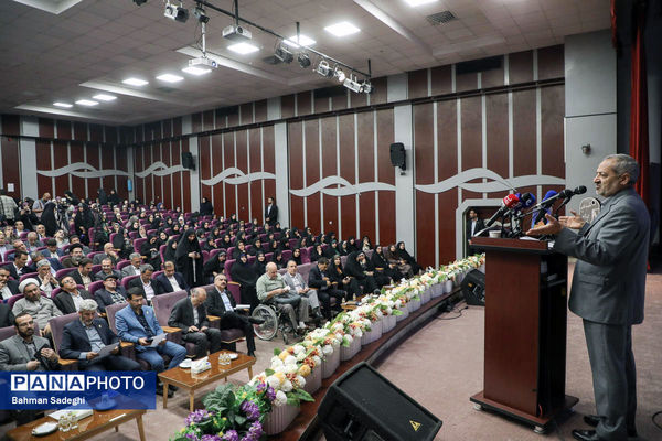 مراسم گرامیداشت روز معلم و تجلیل از اساتید نمونه دانشگاه فرهنگیان