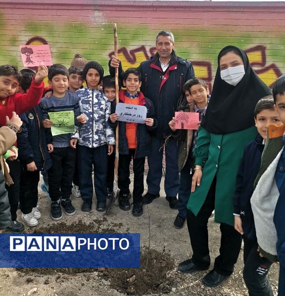 کاشت نهال در دبستان پسرانه مبین شیروان