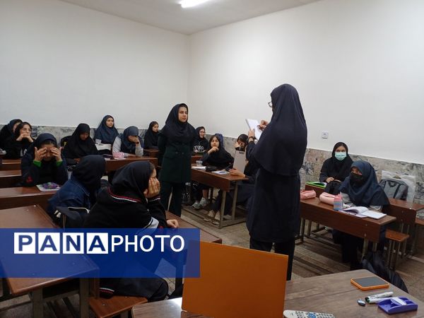 کارگاه آموزشی مشاوره در دبیرستان مطهره ناحیه ۶ مشهد