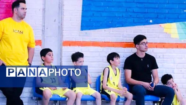 برگزاری چهارمین جشنواره مینی و نونهالان بسکتبال در سالن تختی شهرکرد