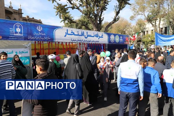  از قاب نگاه نوجوان تا فریاد «مرگ بر استکبار»