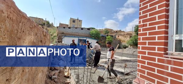 آغاز بتن‌ریزی مدرسه شهید ذوالفقاری در روستای احمد آباد