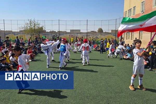 جلوه‌ای از پویایی در هفته تربیت‌بدنی در دبستان شاهد شهید محمد جنیدی