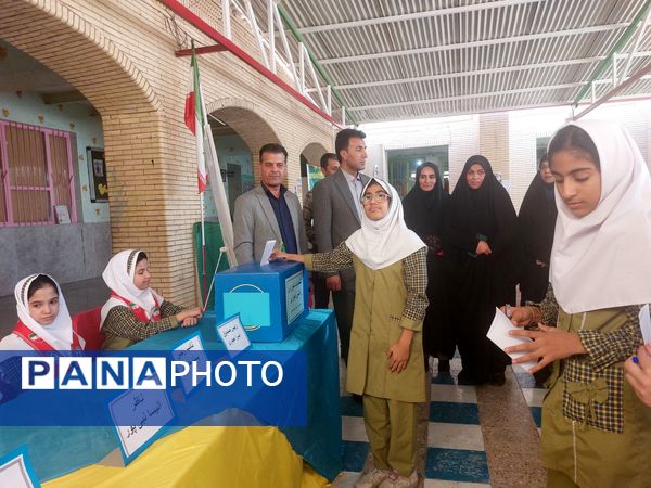 برگزاری انتخابات شورای دانش‌آموزی در مدرسه حضرت معصومه(س) حاجی‌آباد