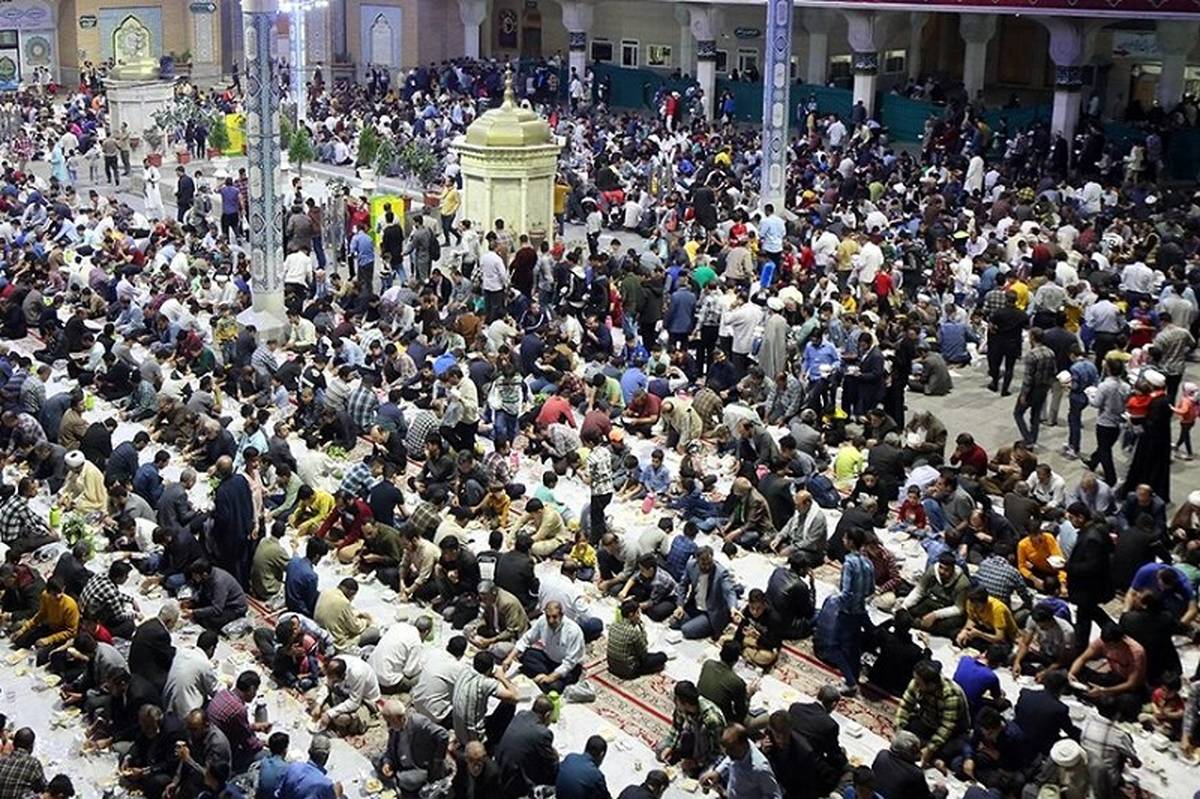 توزیع روزانه ۱۵ هزار افطاری درحرم مطهر حضرت معصومه(س)