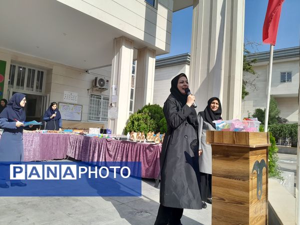 اهدای جوایز برگزیدگان جشنواره خوارزمی، مسابقات قرآنی در دبیرستان مصلی نژاد حضرت زهرا(س)