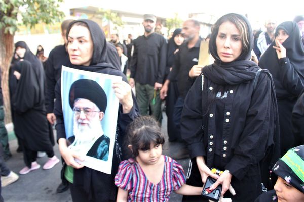 حماسه حضور نوجوانان کفن‌پوش قمی در راهپیمایی «عهد خون»