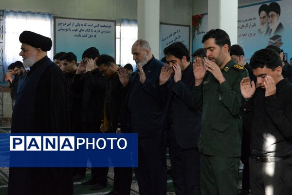 نماز باران در مدرسه شهدای علم و فناوری بهارستان‌دو