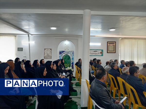 جلسه انجمن اولیا و مربیان تخصصی پایه های دهم دبیرستان نمونه آیت الله خامنه ای برگزار شد