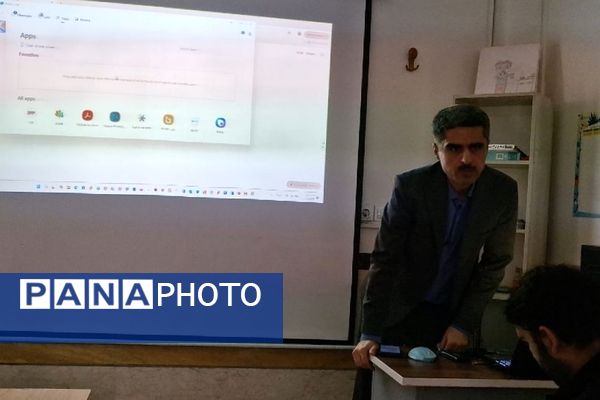 کارگاه تولید محتوا و برپایی نمایشگاه پژوهش در دبستان بانو ابوالوفا ناحیه دو شهرری 